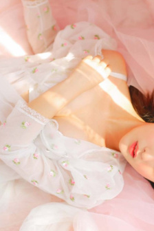 mm131美女明星写沐浴